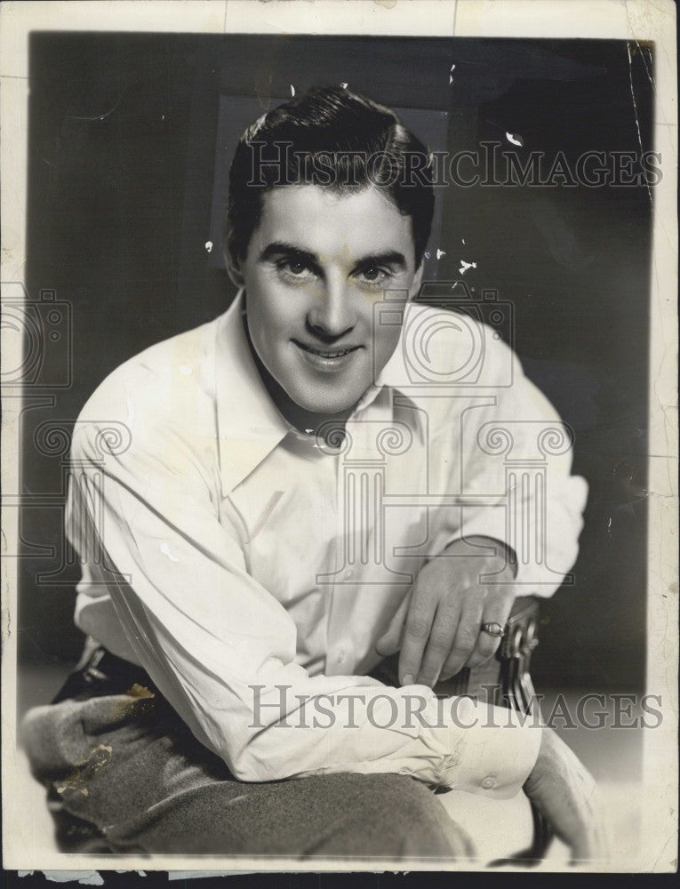 1937 Press Photo Singer Phil Regan - Historic Images