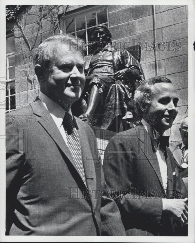 Press Photo Circa 1970s Secretary State Cyrus Vance John Harvard Statue - Historic Images