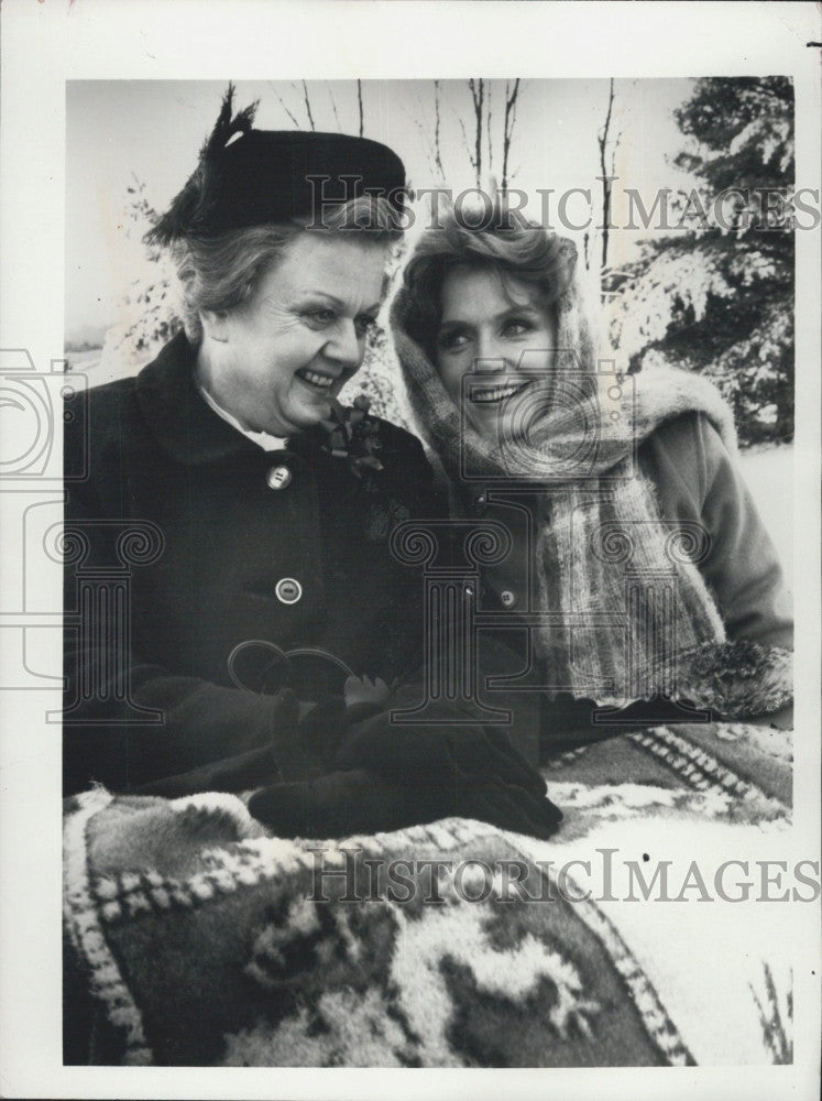 Press Photo Actress Lee Remick with British actress Angela Lansbury. - Historic Images