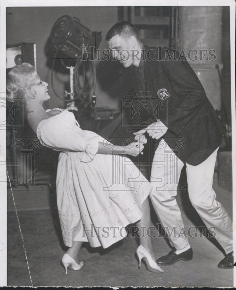 1961 Press Photo Minnesota Quarterback Paul Ramseth Actress Valerie Varda Dance - Historic Images