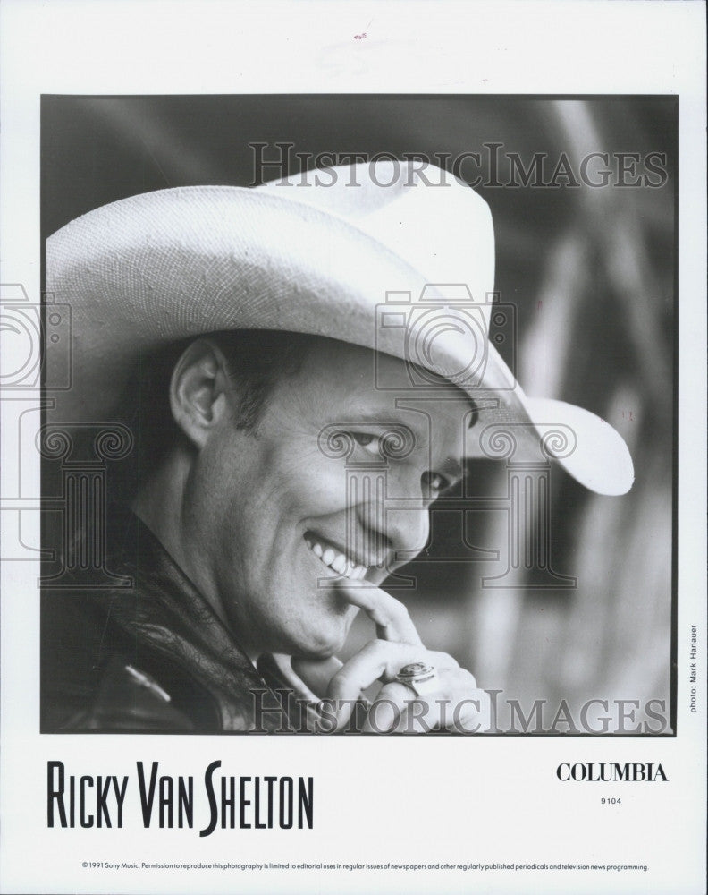 1992 Press Photo  Musician, Ricky Van Shelton on Columbia Music - Historic Images