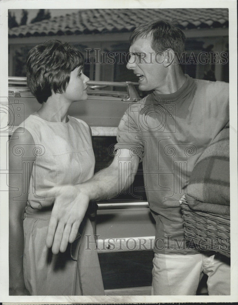 1964 Press Photo Nancy Rennick &amp; Dennis Weaver in Pony Boy on &quot;Kentucky Jones&quot; - Historic Images