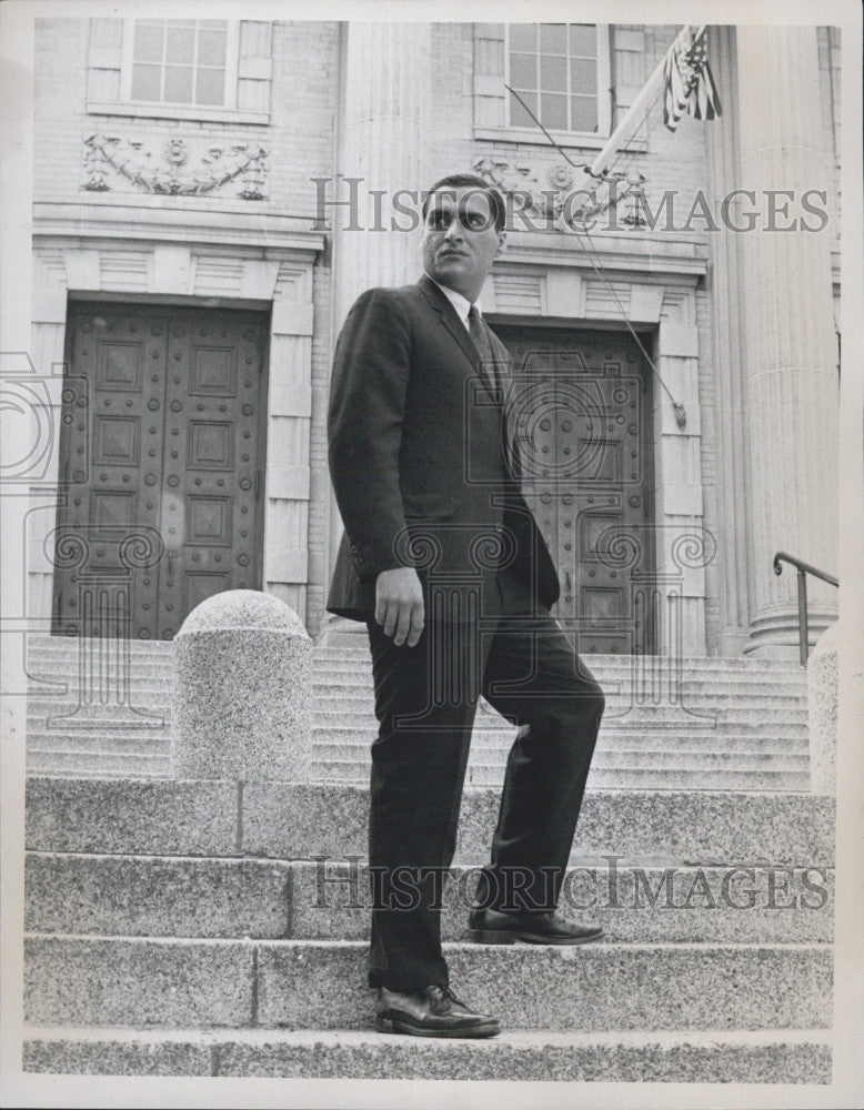 1969 Press Photo Lou Vangel Executive Secretary Boston Teachers Union - Historic Images