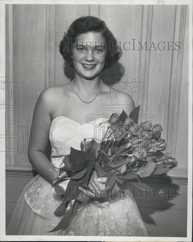 1952 Press Photo Joy Reese Named Massachusetts Cranberry Queen, Annual Festival - Historic Images