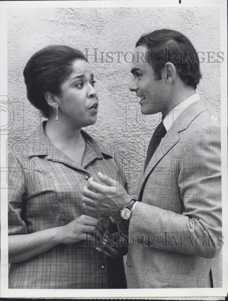 1971 Press Photo Singer, Della Reese o &amp; John Saxon &quot;The Bold Ones&quot; - Historic Images