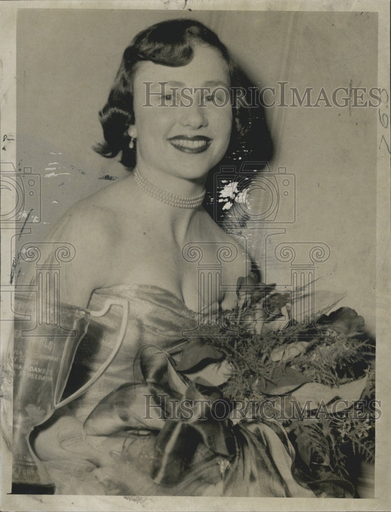 1951 Press Photo Boston Univ. Phi Epsilon Pi, Harriet Wahl &quot;Miss Dream Girl&quot; - Historic Images