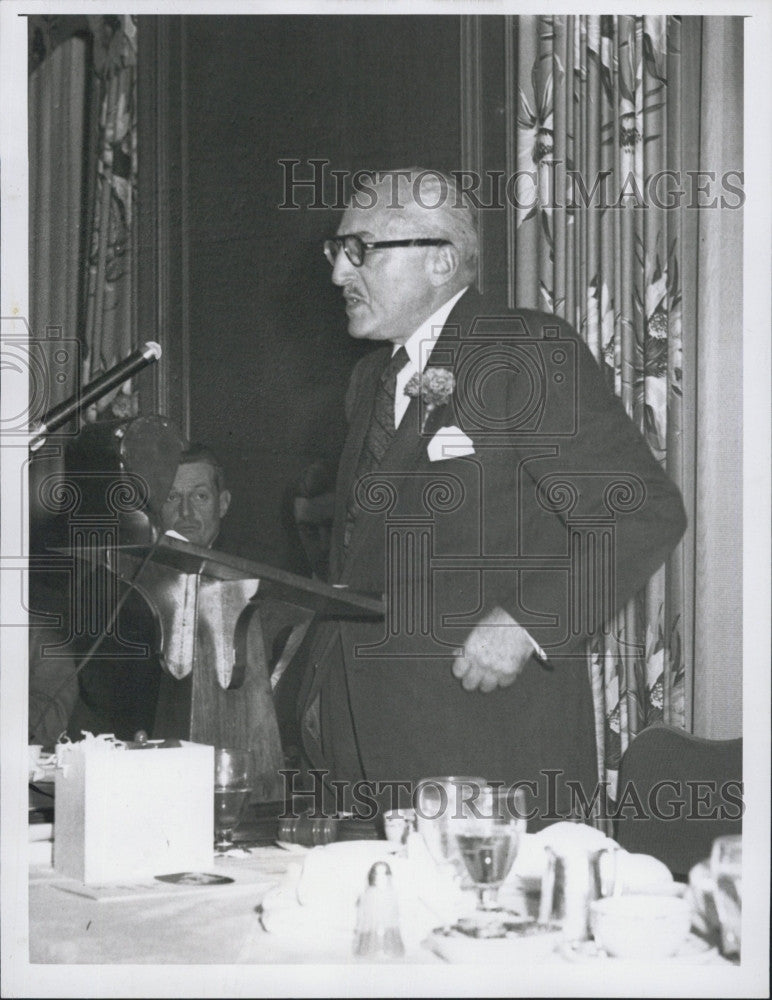 1951 Press Photo WW Wachte Speaks At Ad Club Luncheon - Historic Images