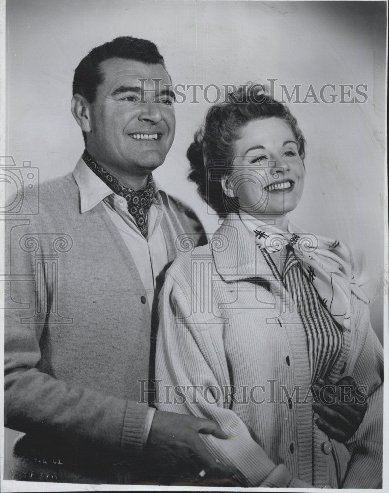 1956 Press Photo Actors Jack Hawkins And Margaret Johnston In &quot;Touch And Go&quot; - Historic Images