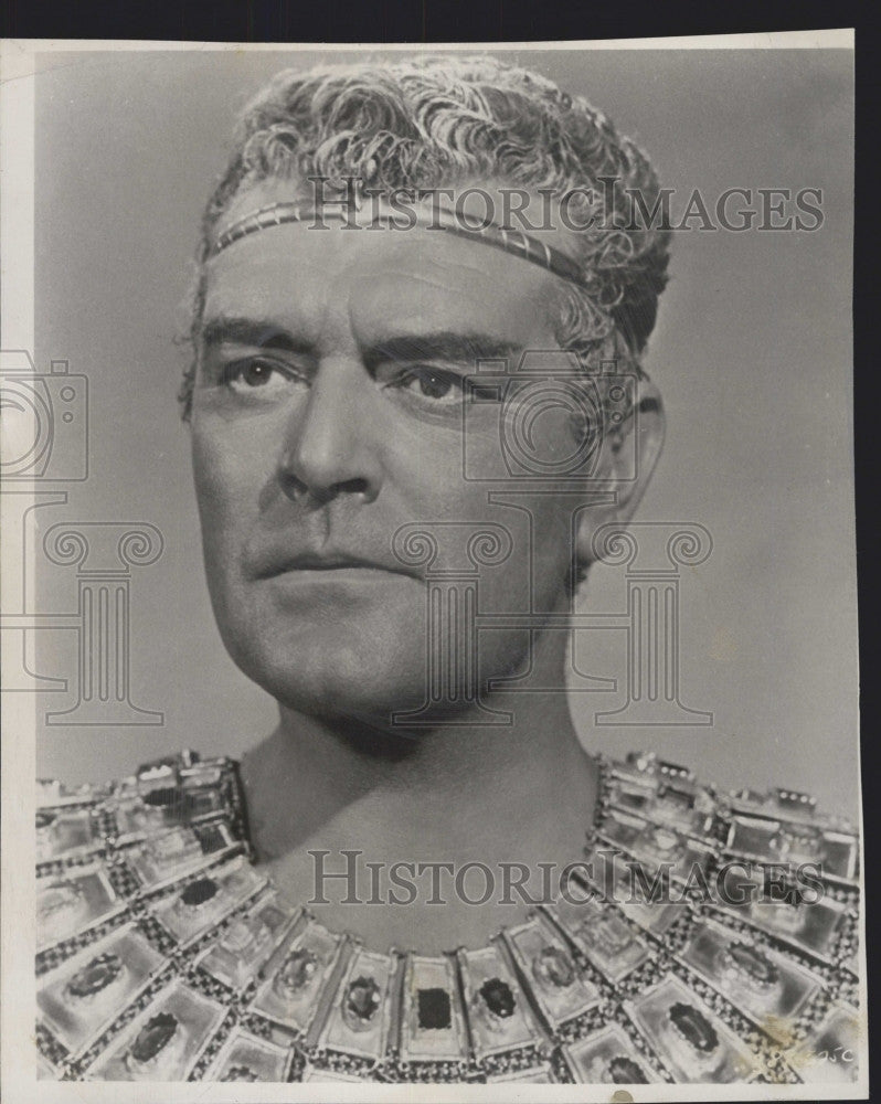 1955 Press Photo English Actor John  &quot;Jack&quot; Hawkins In &quot;Land Of The Pharaohs&quot; - Historic Images