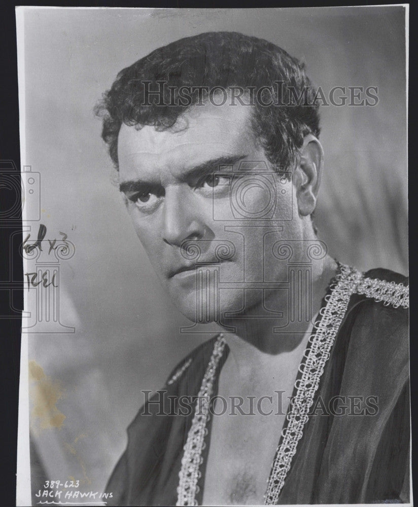 1955 Press Photo English Actor John &quot;Jack&quot; Hawkins In &quot;Land Of The Pharaohs&quot; - Historic Images