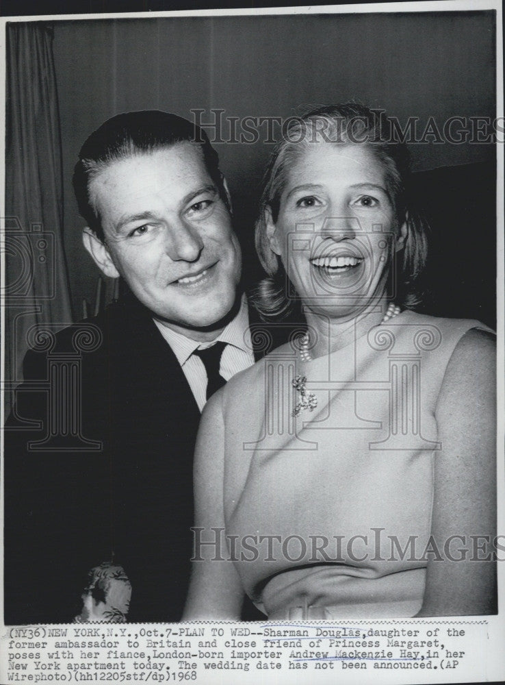 1968 Press Photo Sharman Douglas and fiance Andrew MacKenzie Hay daughter to - Historic Images