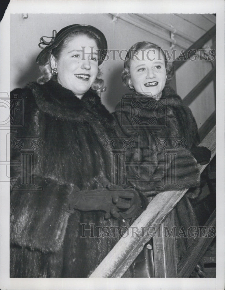 1950 Press Photo Sharman Douglas, Elizabeth Firestone Aboard SS Queen Elizabeth - Historic Images