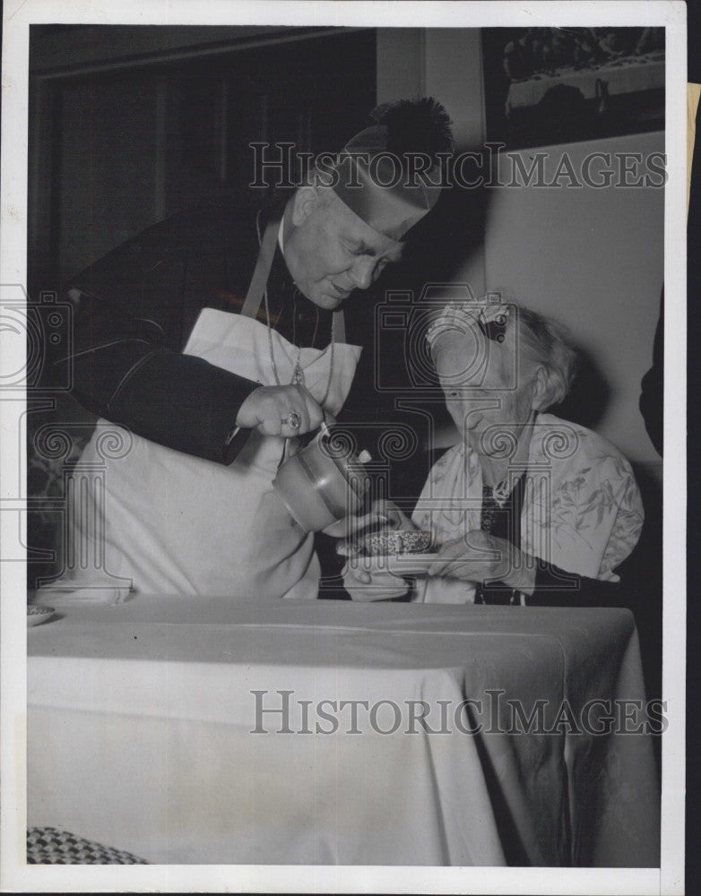 1945 Press Photo Catholic Bishop Rev. Joseph P. Donahue Serves Tea - Historic Images