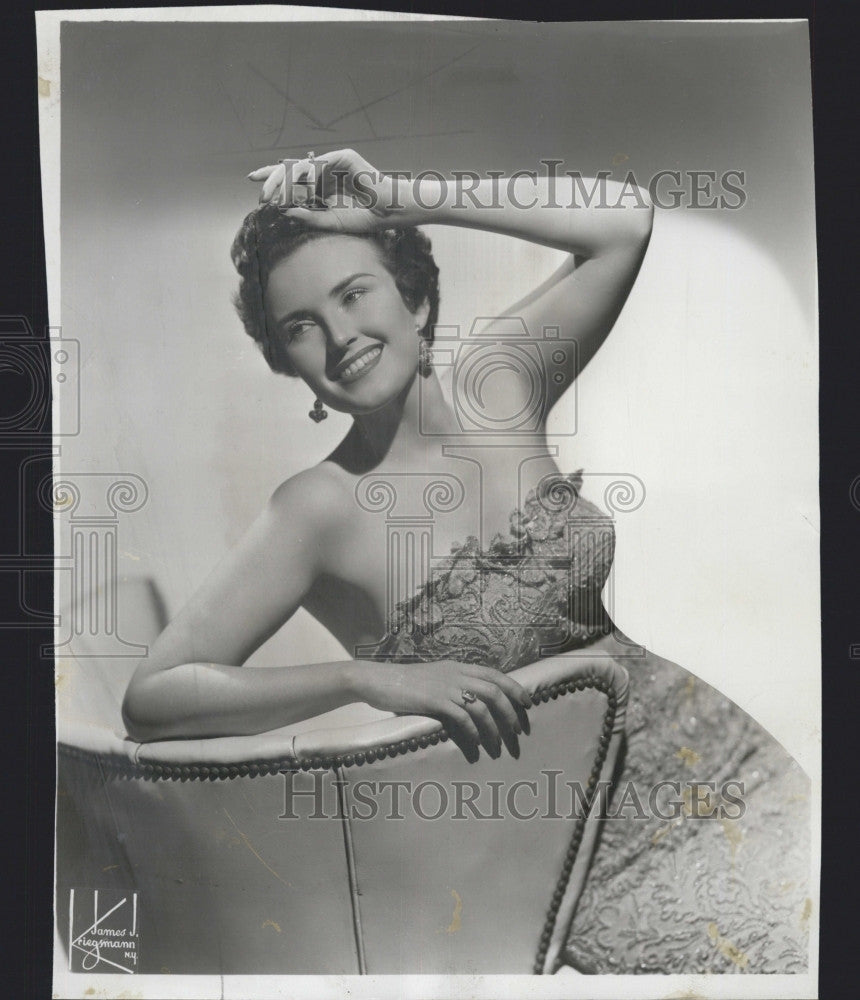 1956 Press Photo Singer Virginia Gaugham &quot;Hauer&quot; - Historic Images