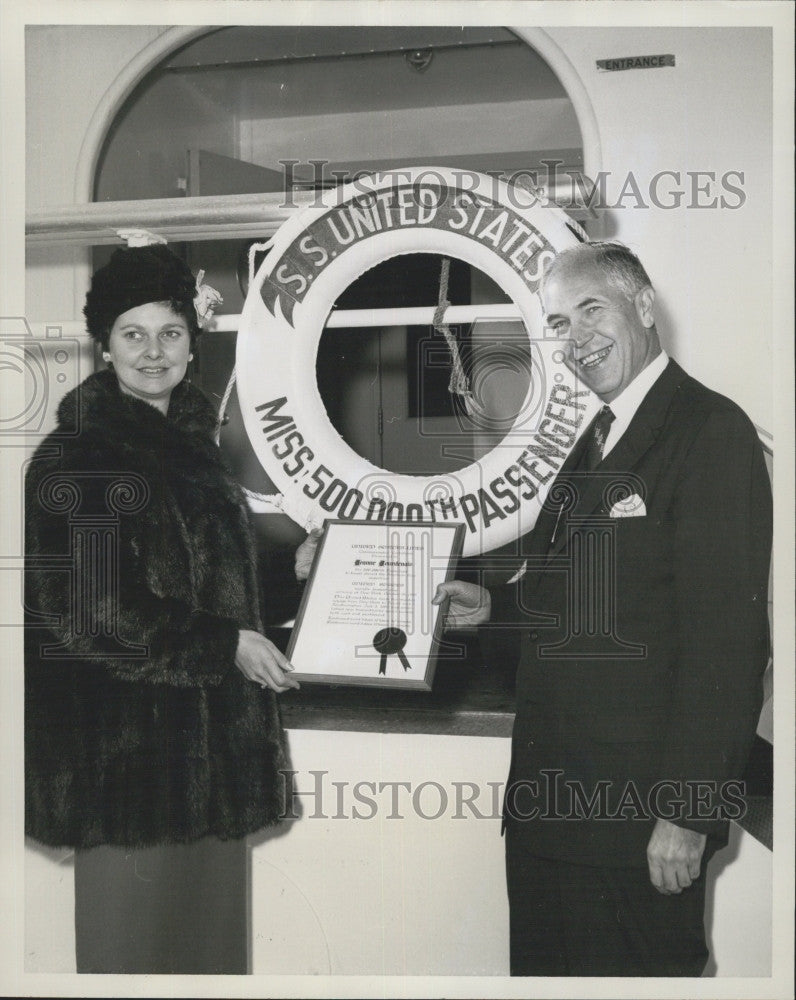 Press Photo Kenneth F. Gautier, Jeanne Jourdenais, 500,000 Passenger U.S. Lines - Historic Images