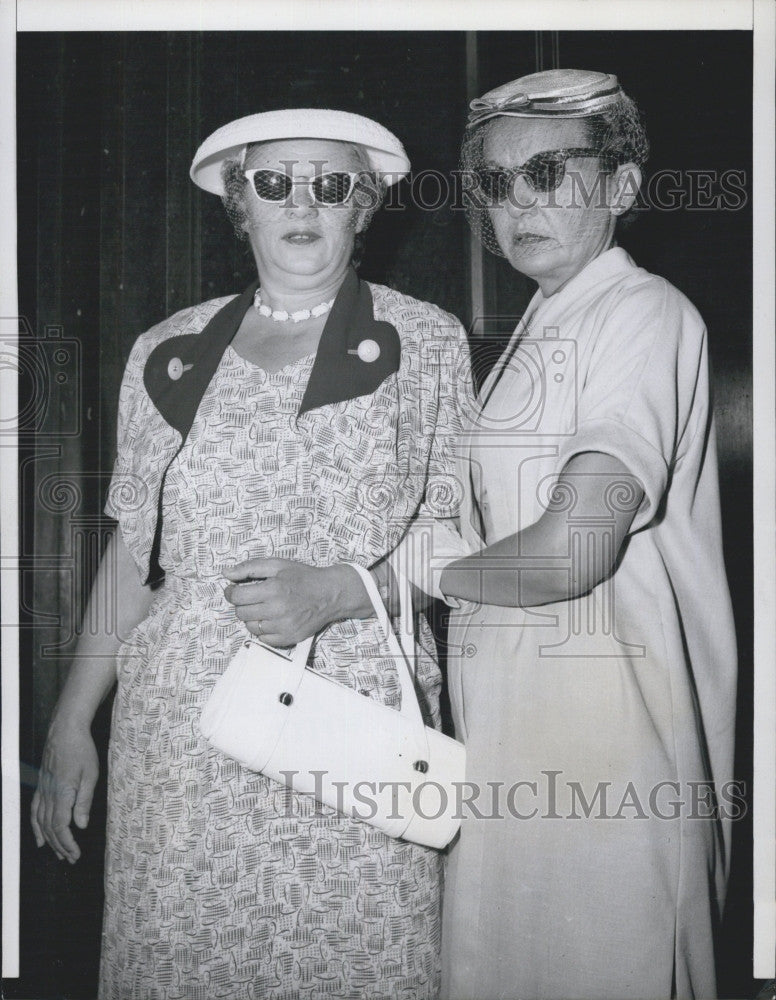 1956 Press Photo Mrs Anthony Pino and Mrs Joseph McGinnis wives of Brink&#39;s - Historic Images