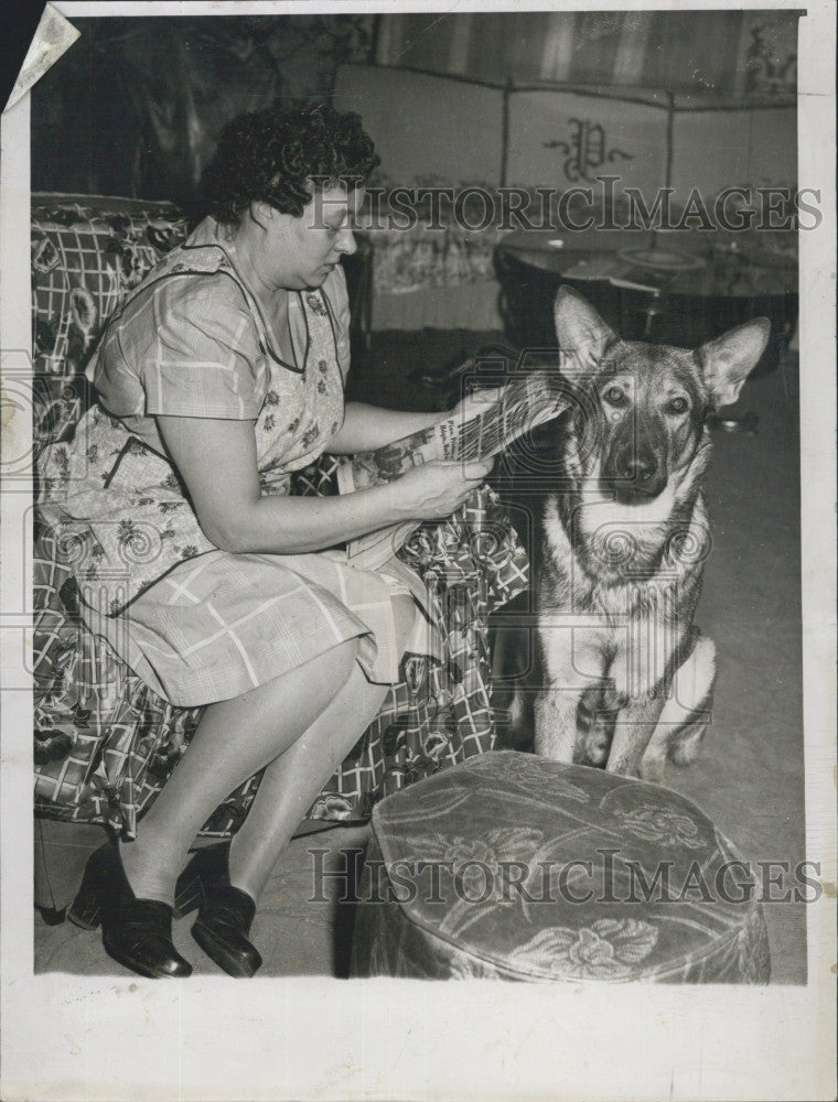 1954 Press Photo Mrs Mary Pino Husband Anthony Pino faces deportation - Historic Images