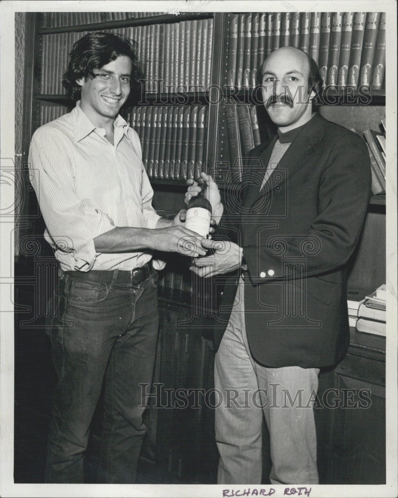 1971 Press Photo Producer Richard Roth  &amp; Tom Werner at a Harvard dinner - Historic Images