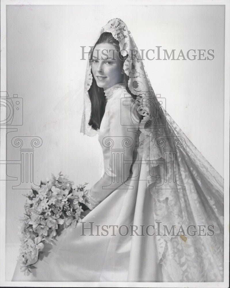 1969 Press Photo Susan Ann Gonzalez weds Paul Lyons Jr. - Historic Images