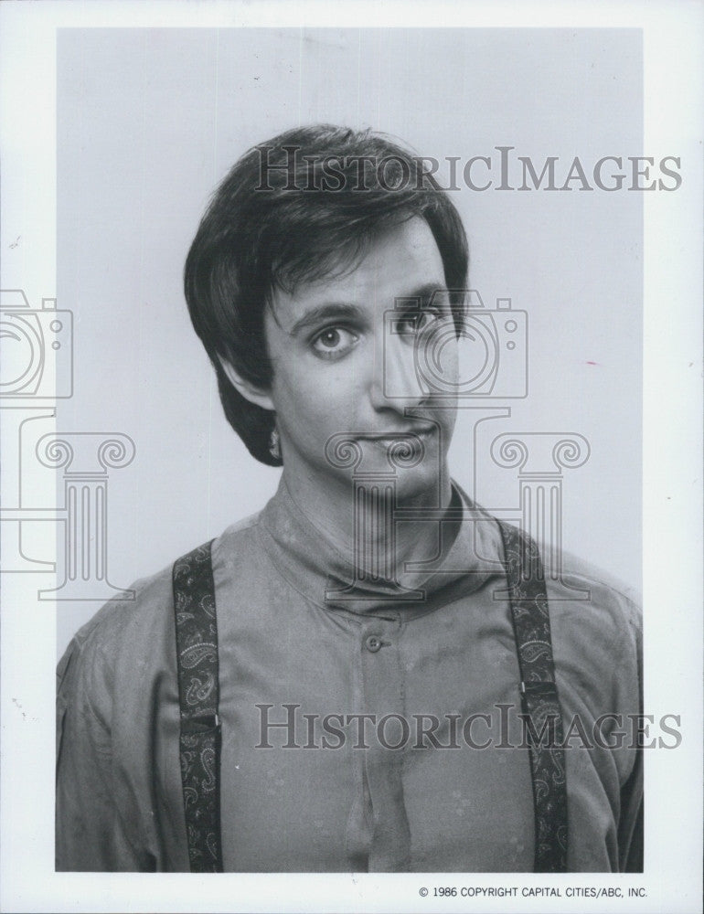 1986 Press Photo Actor Bronson Pinchot Starring in ABC&#39;s Perfect Strangers - Historic Images