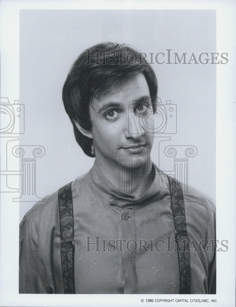 1986 Press Photo Actor Bronson Pinchot Sars in ABC&#39;s Perfect Strangers - Historic Images