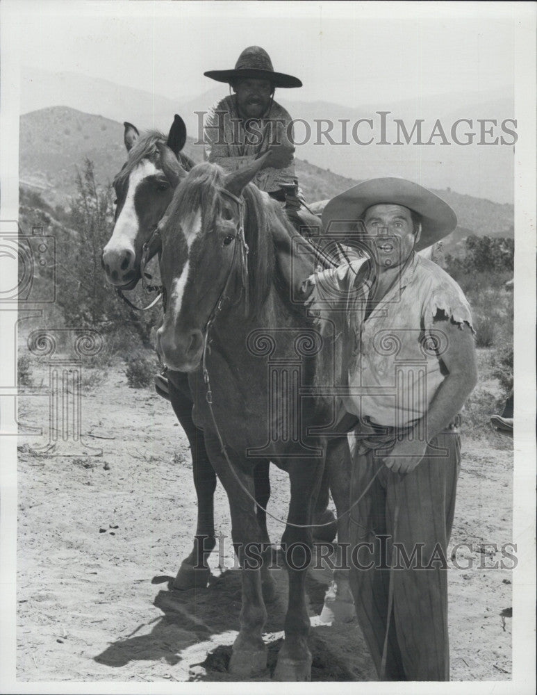 1970 Press Photo Actor Nehemiah Persoff on NBC&#39;s &quot;The High Chaparral&quot; - Historic Images