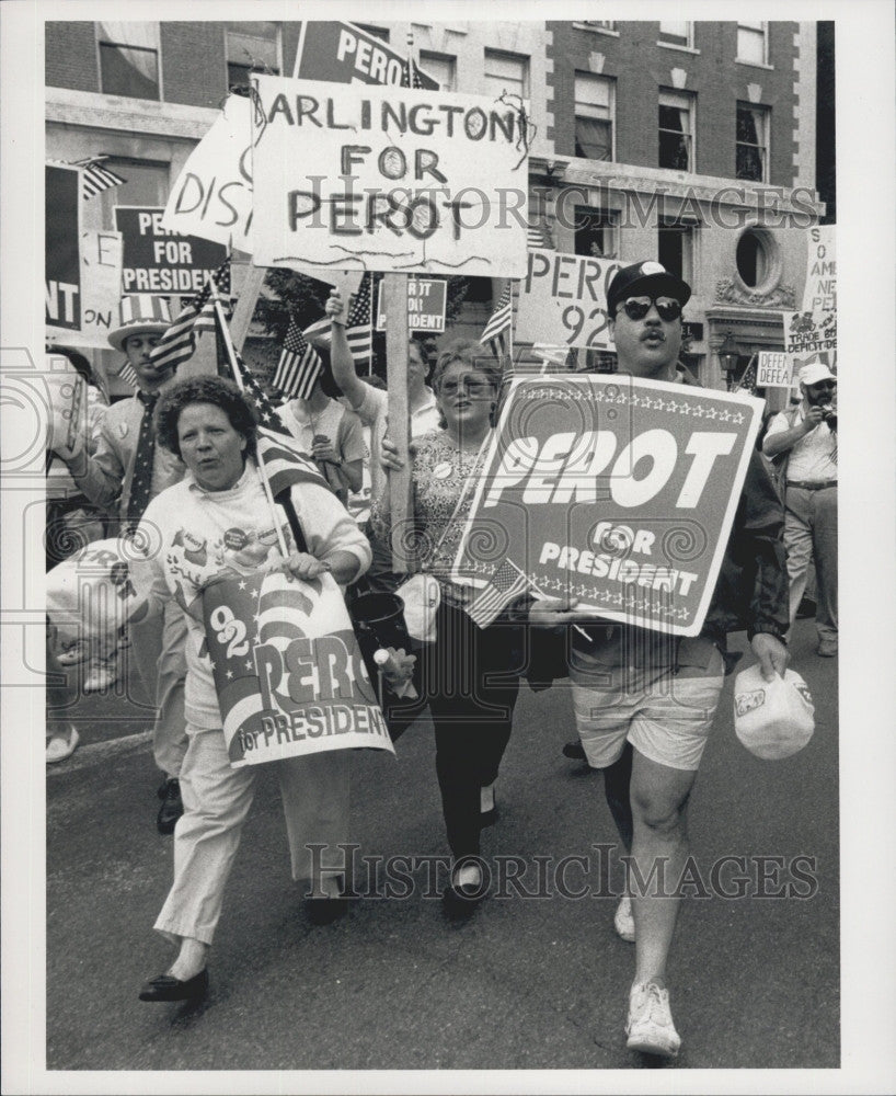 1992 Press Photo Ross Perot Supporters in Boston streets - Historic Images