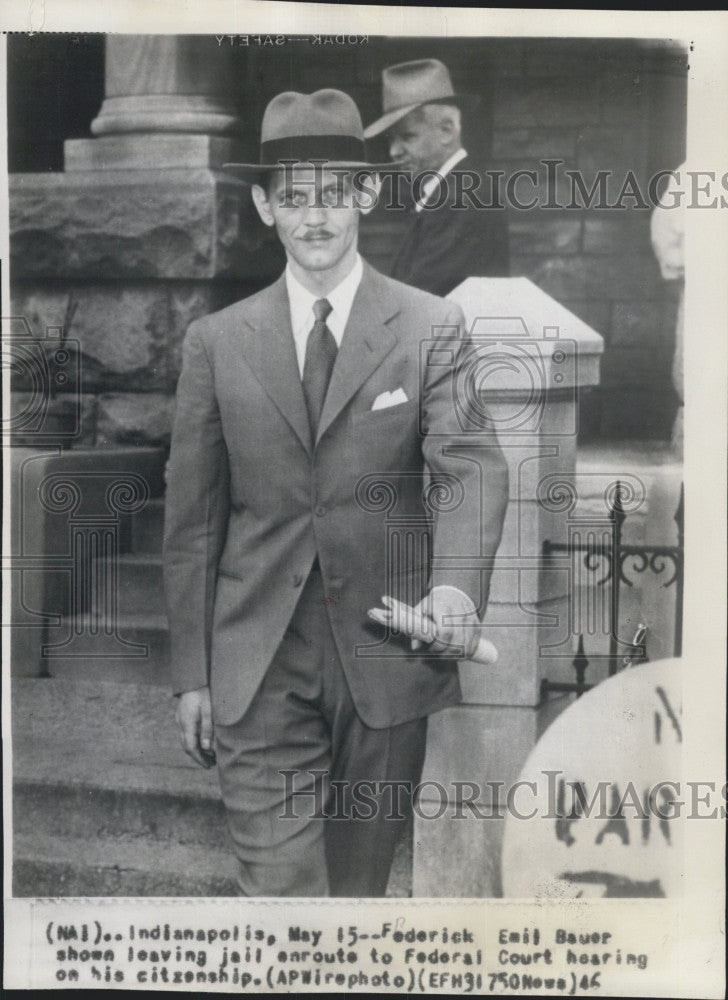 1946 Press Photo Frederick Emil Bauer leaving jail - Historic Images