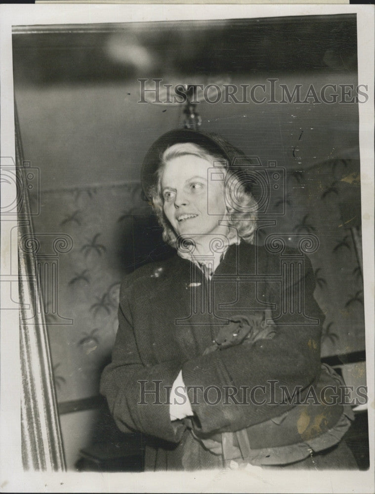 1950 Press Photo Lillian Bauer, witness to holdup shooting in Somerville - Historic Images