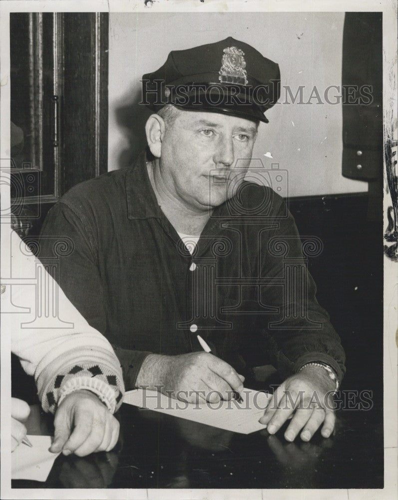 1958 Press Photo Boston police officer George W. Gannon - Historic Images