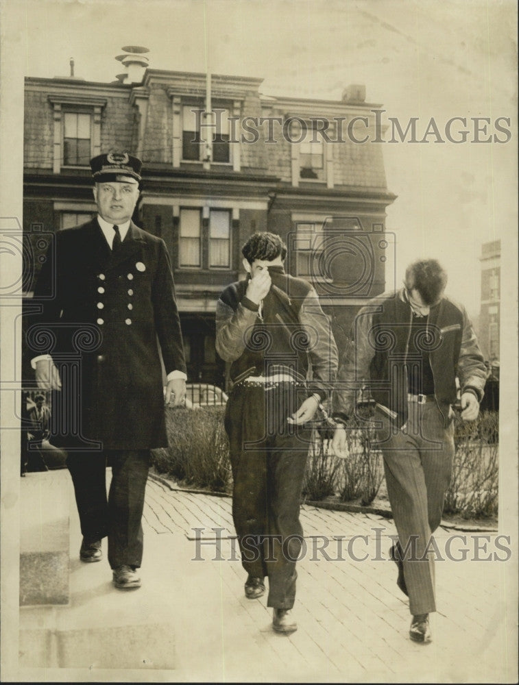 1940 Press Photo Stoneham arson gang Chambers &amp; Davit in custody of L Kew - Historic Images