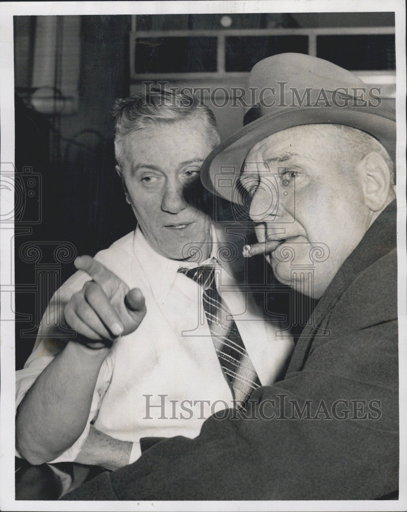 1959 Press Photo Bartender John Belfore was held up by armed man and is talking - Historic Images