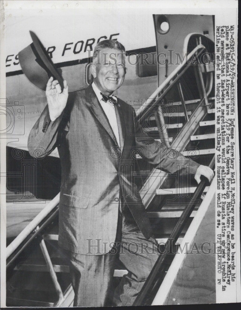 1959 Press Photo Defense Sec.Neil H. McElroy as he abroad at National Airport. - Historic Images