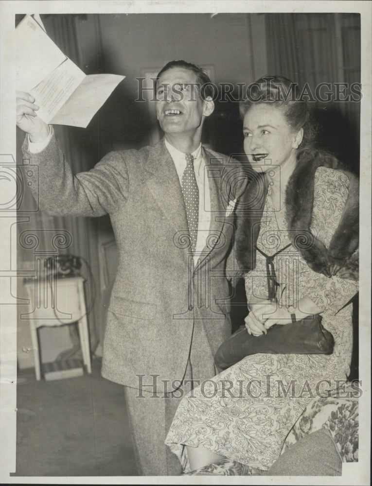 1946 Press Photo William A. Chambers,producer &amp; fiancee Frances Hammond - Historic Images