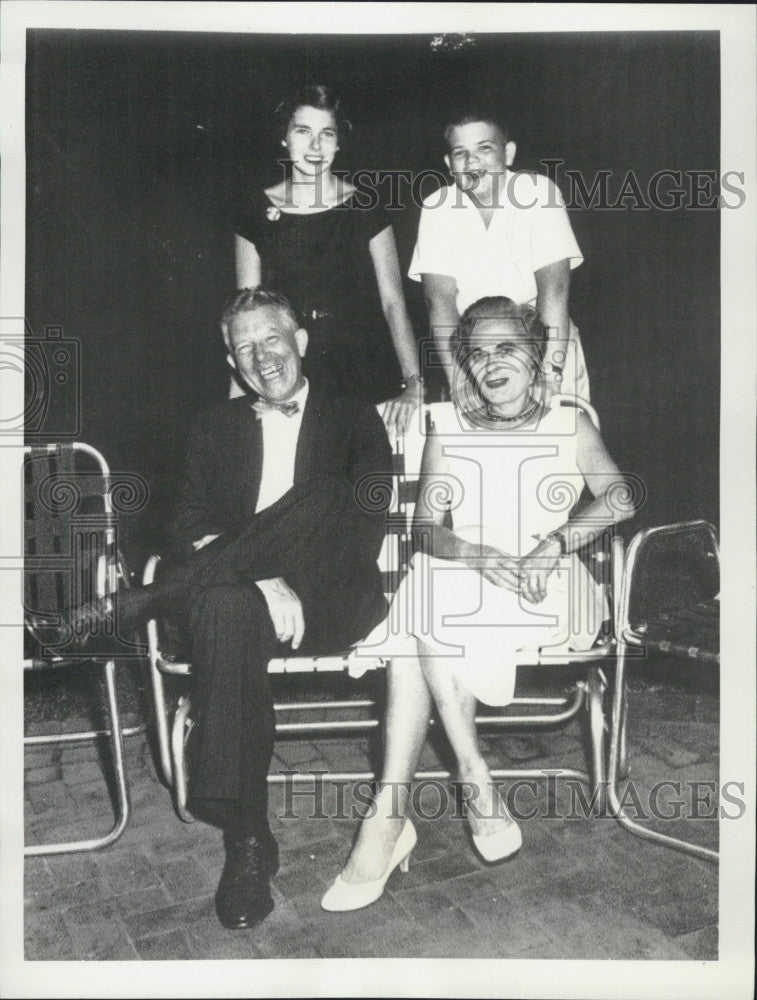 1957 Press Photo Neil H. McElroy, wife Camilla, Nancy and Malcolm - Historic Images