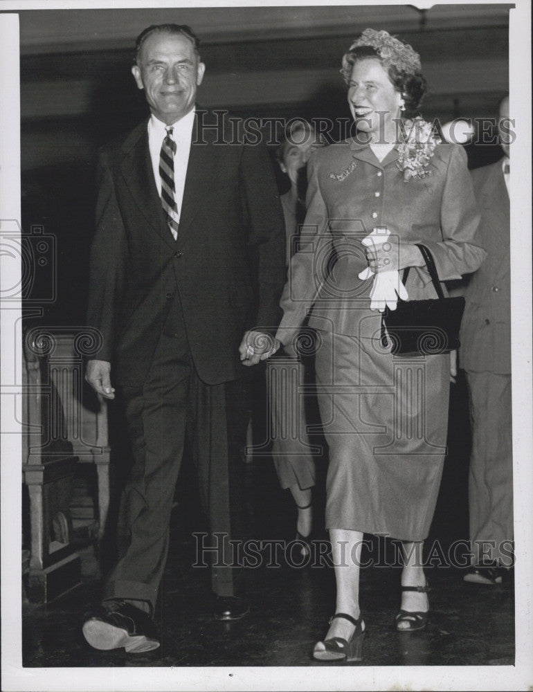 1953 Press Photo Mr &amp; Mrs Victor Wenzel at wedding - Historic Images