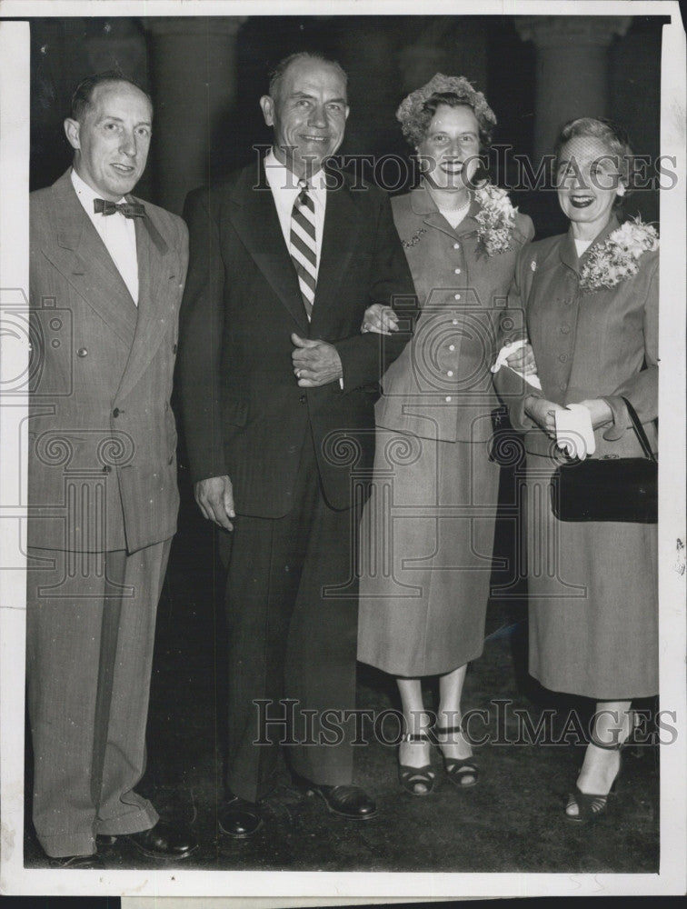 1953 Press Photo Eileen Burns,bride of Victor Wenzel,K McSheffrey,Eddie Burns - Historic Images