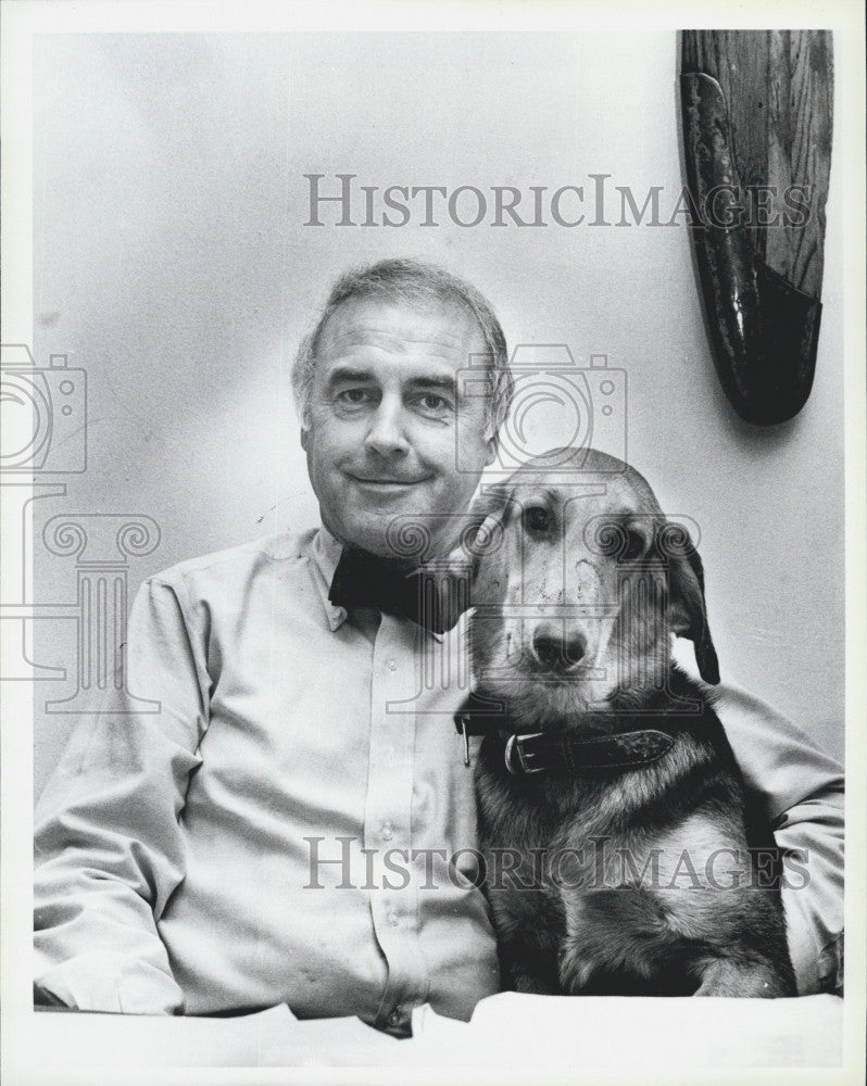 1985 Press Photo Joe Walch, Dir. of World Society protection of Animals. - Historic Images