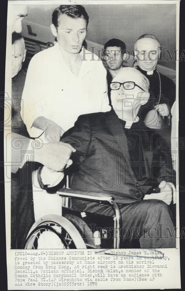 1970 Press Photo Bishop James Walsh Freed And Arrives In Rome - Historic Images