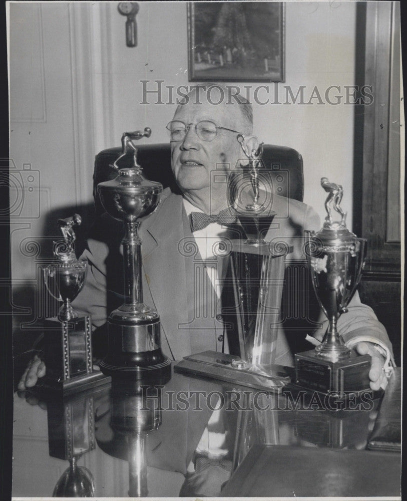 1960 Press Photo Park Commissioner Martin Walsh In His Office - Historic Images