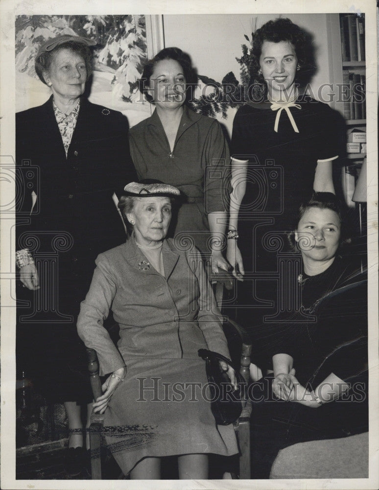 1955 Press Photo Mrs. H. Walter, Mrs. R. Marcott, Mrs. A. Jakstas - Historic Images