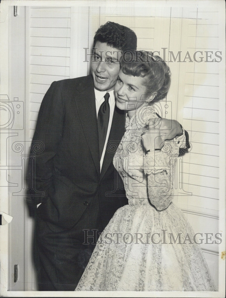 1957 Press Photo Singer Eddie Fisher &amp; wife, actress Debbie Reynolds - Historic Images