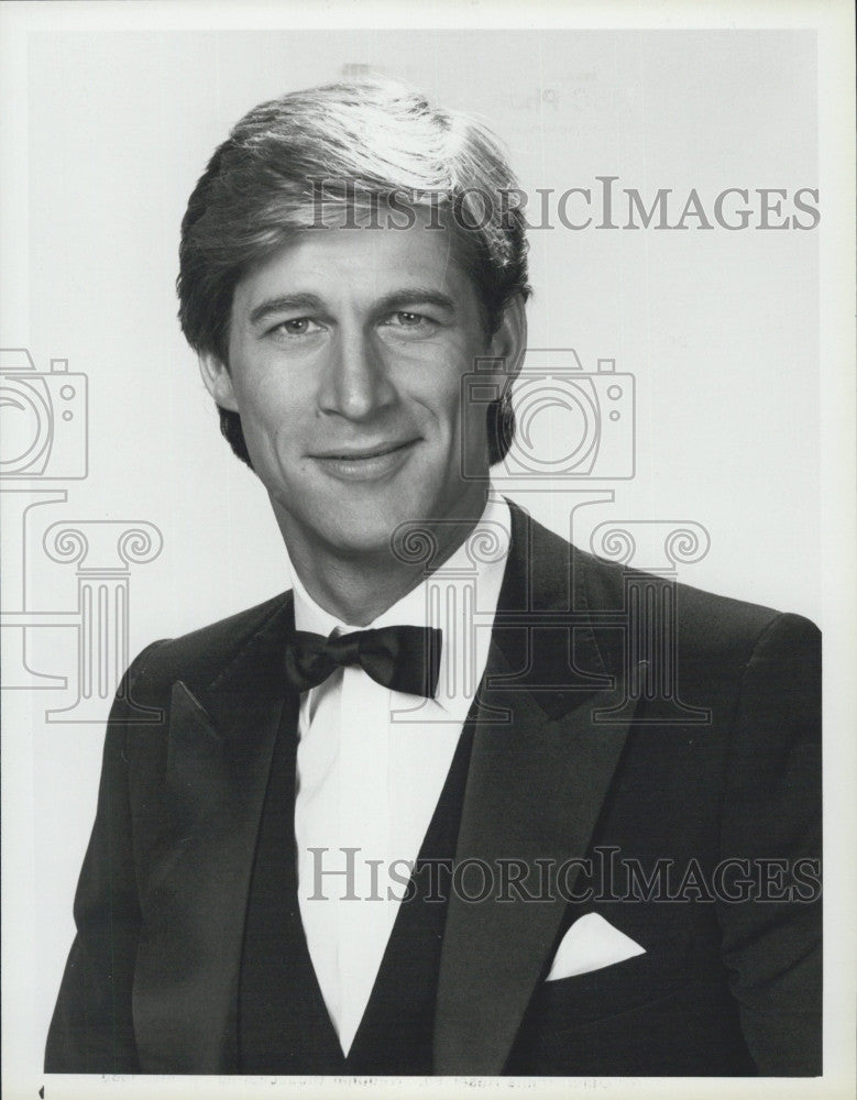 Press Photo Simon MacCorkindale on the TV series &quot;Manimal&quot; - Historic Images