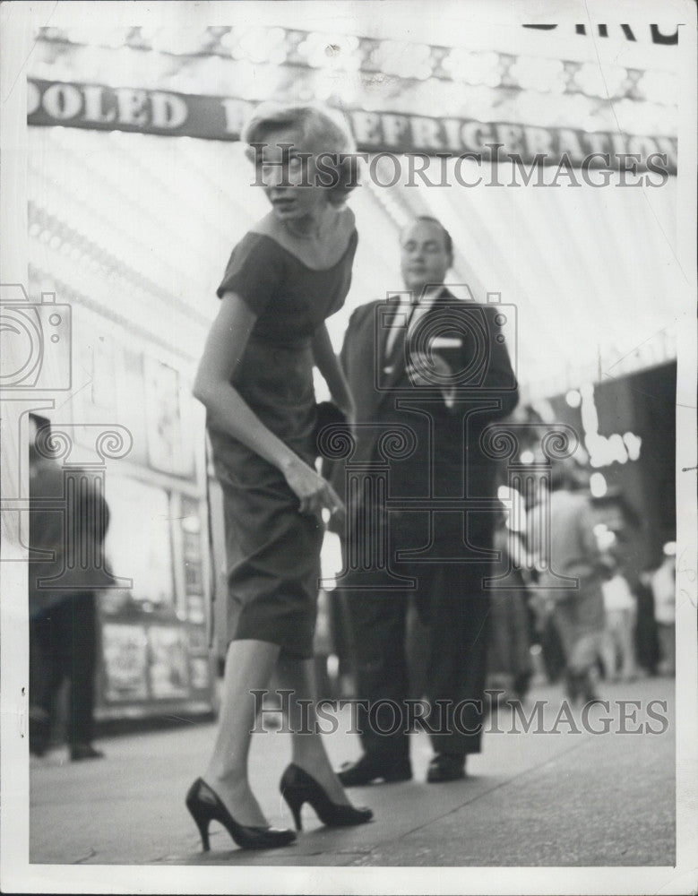 1955 Press Photo Joyce McCord rehearsing doll scene with Alex Freeman - Historic Images