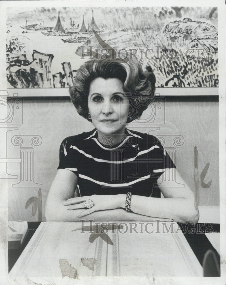 1972 Press Photo Interior designer, Ellen Lehman McCluskey - Historic Images