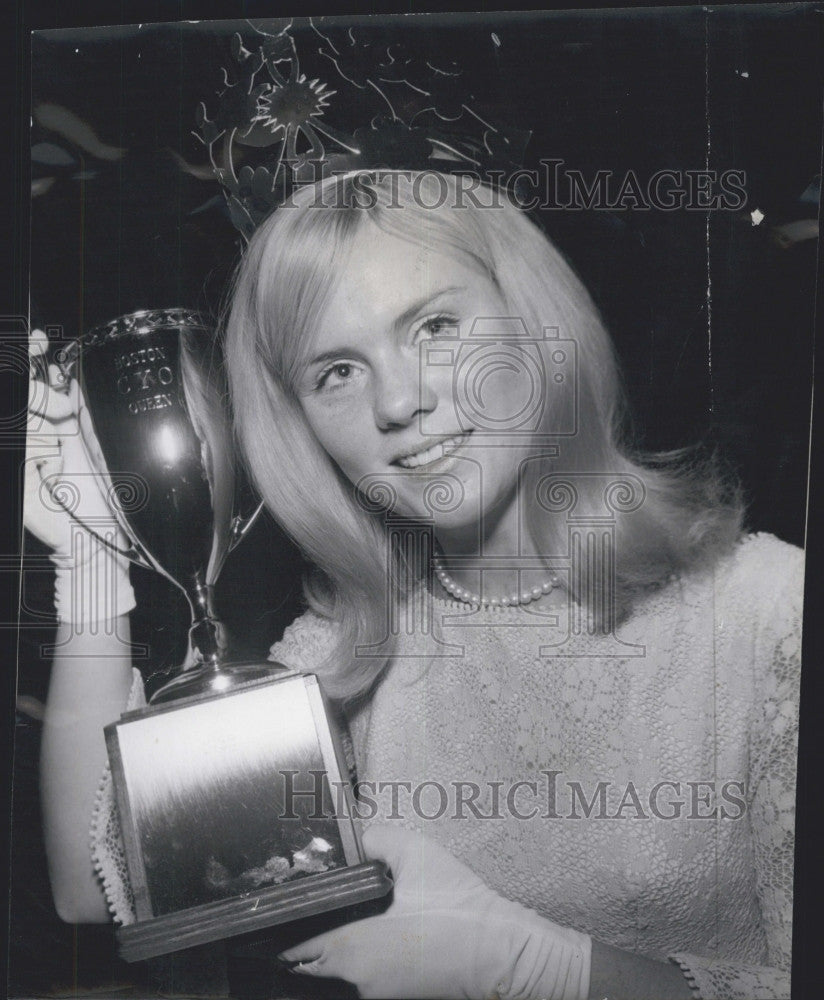 1966 Press Photo girl scout Maureen McGinn at Catholic Youth Organization awards - Historic Images