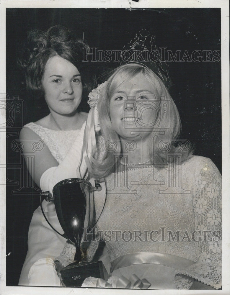 1966 Press Photo Maureen McGinn Boston Archdiocean Catholic Youth Queen &amp; M Reen - Historic Images