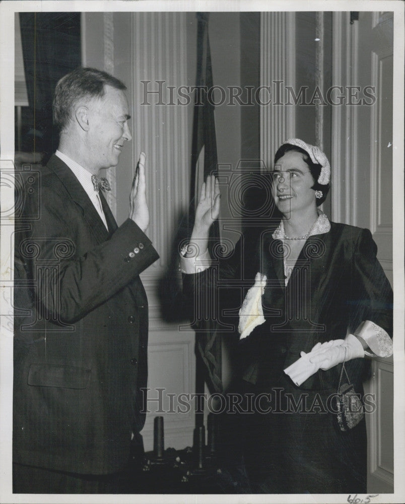 1954 Press Photo Gov. Herter and Dr McGovern of Mass. - Historic Images