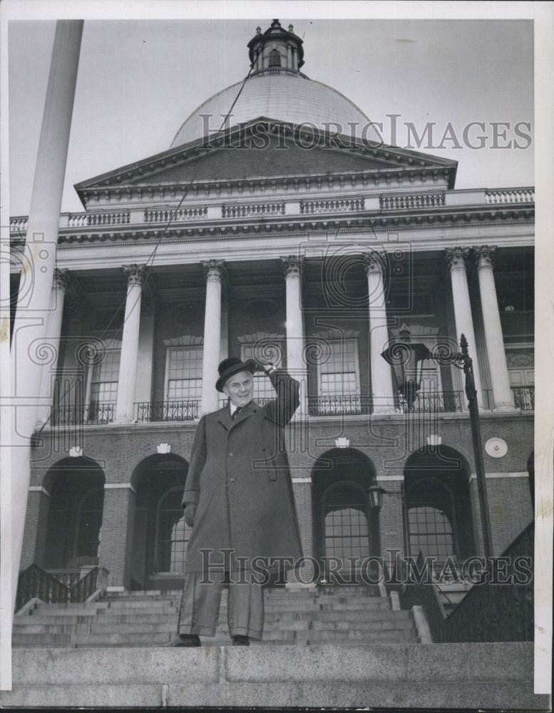 1955 Press Photo New Haven R.R. President Patrick McGinnis at State House - Historic Images
