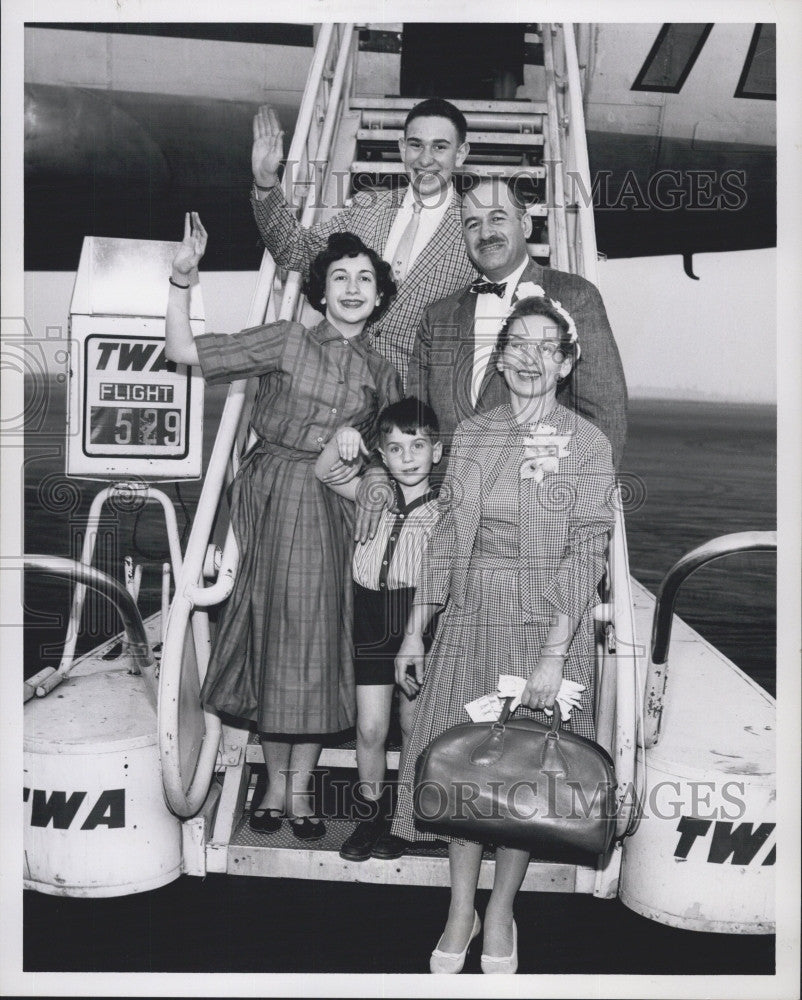 1959 Press Photo Dr. &amp; Mrs. William Fishman, Prof. of Biochemistry w/ children - Historic Images